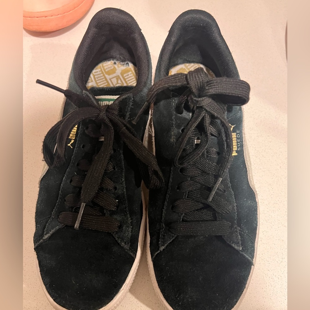 Black puma suede sneakers